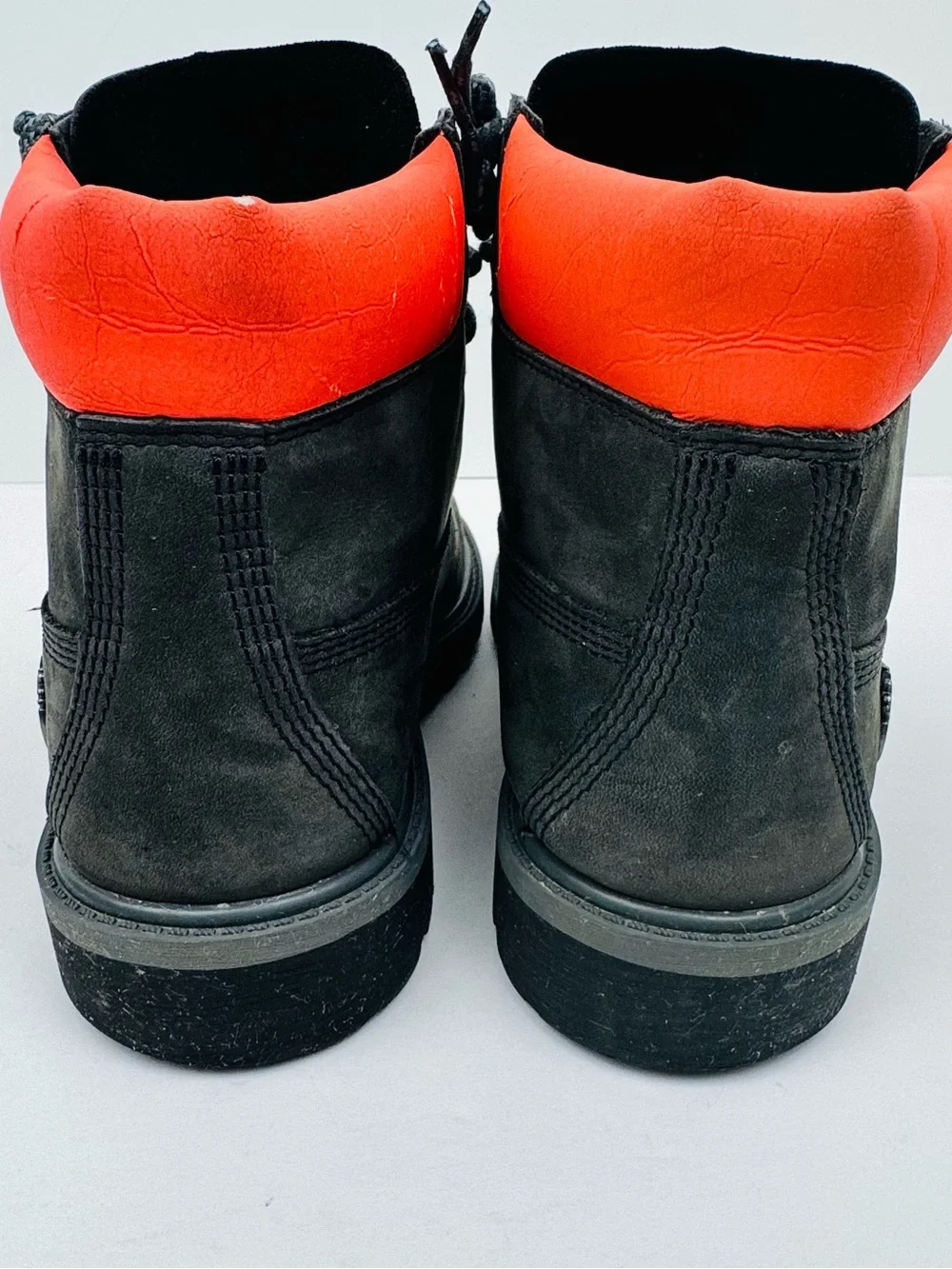 Timberland Kid's Waterproof Boots. Non marking sole. Lace-up design. Size 4.5.
